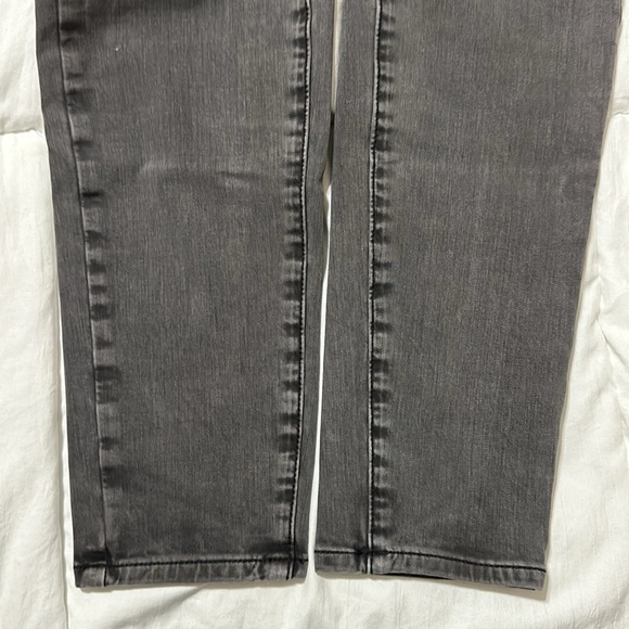 American Eagle Outfitters gray jegging. - Picture 2 of 6